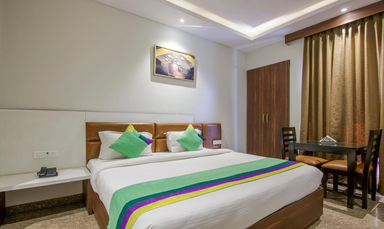 Treebo Swastika Premium Hotell Noida Eksteriør bilde
