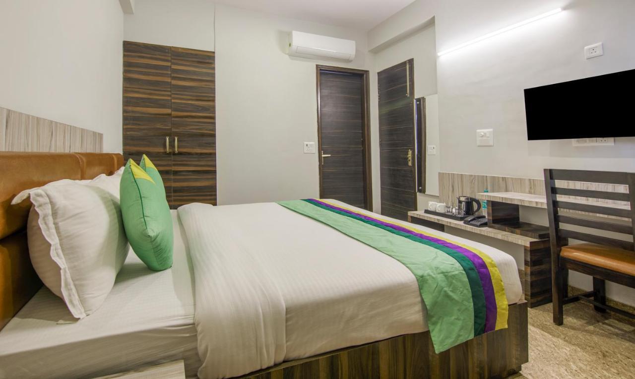 Treebo Swastika Premium Hotell Noida Eksteriør bilde