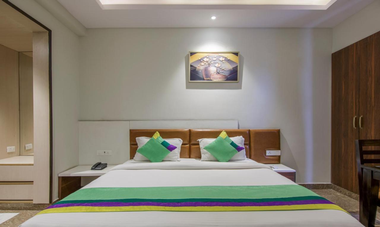 Treebo Swastika Premium Hotell Noida Eksteriør bilde