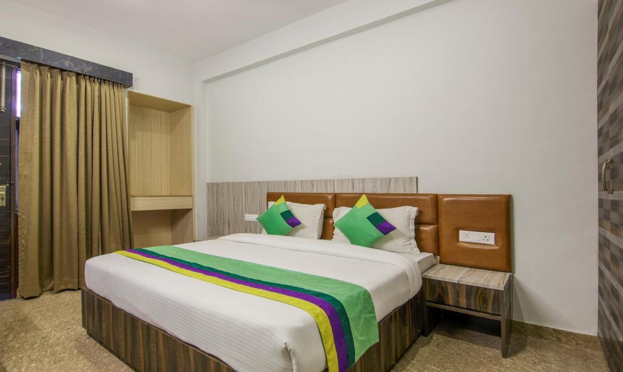 Treebo Swastika Premium Hotell Noida Eksteriør bilde