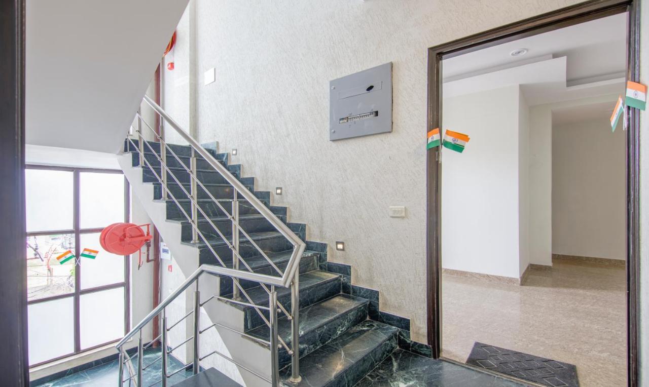 Treebo Swastika Premium Hotell Noida Eksteriør bilde