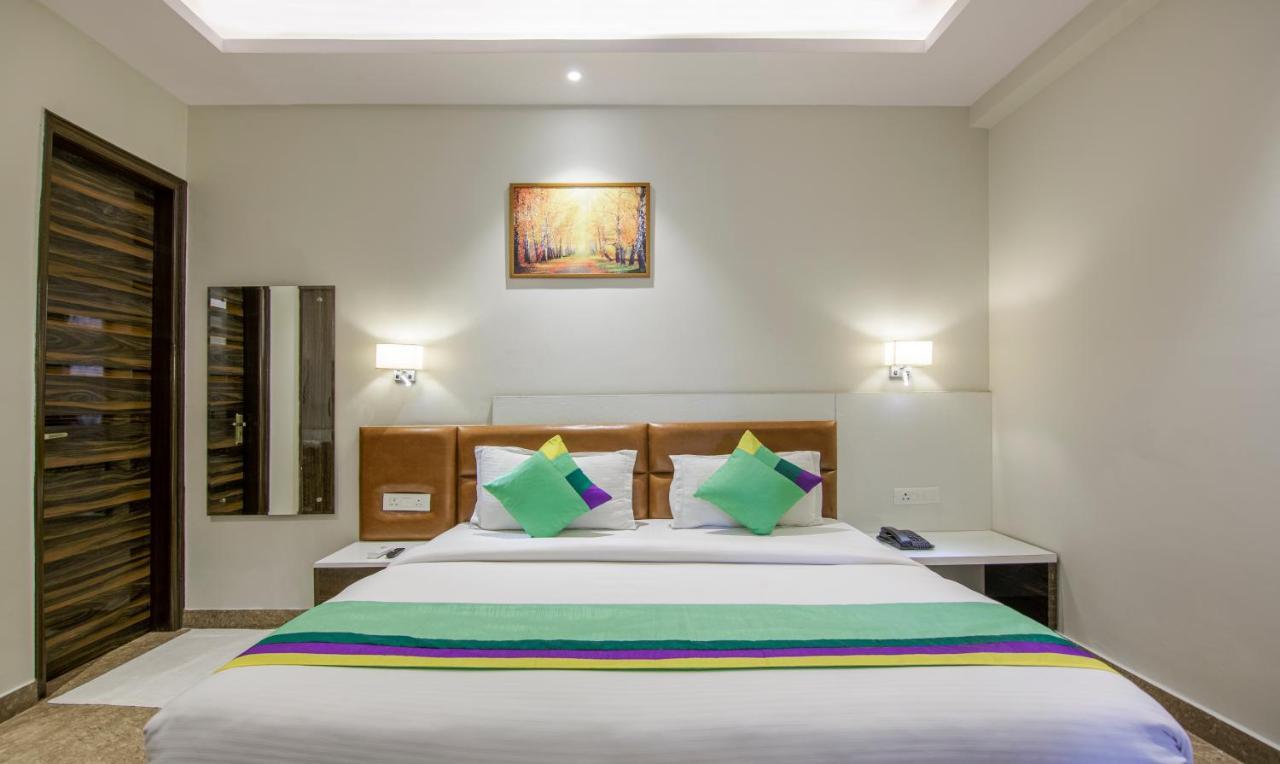 Treebo Swastika Premium Hotell Noida Eksteriør bilde